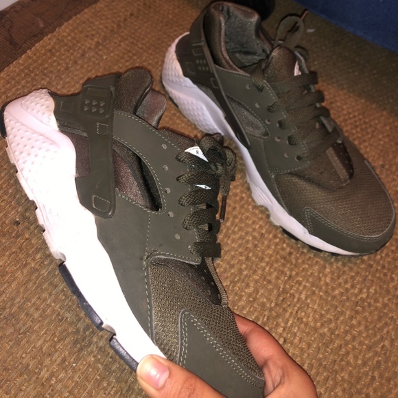 Green Nike Huaraches (4.5 youth 5.5 womens) - Picture 2 of 8